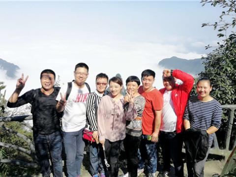 龙8头号玩家集团2016年度先进员工张家界之旅