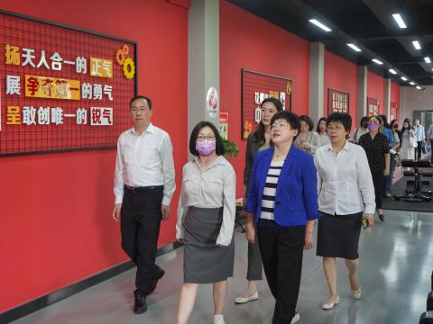 天下总工会女职工部莅临龙8头号玩家电气调研女职工事情