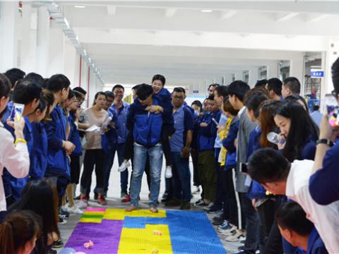 坚贞立志，，，，，，永葆精神，，，，，，勇猛领先，，，，，，不负青春