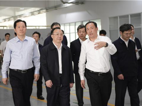 江苏省省长吴政隆莅临龙8头号玩家集团走访调研
